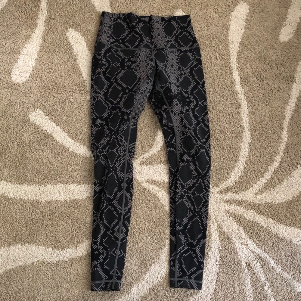 Lululemon snake print wunder under sz 10 guc